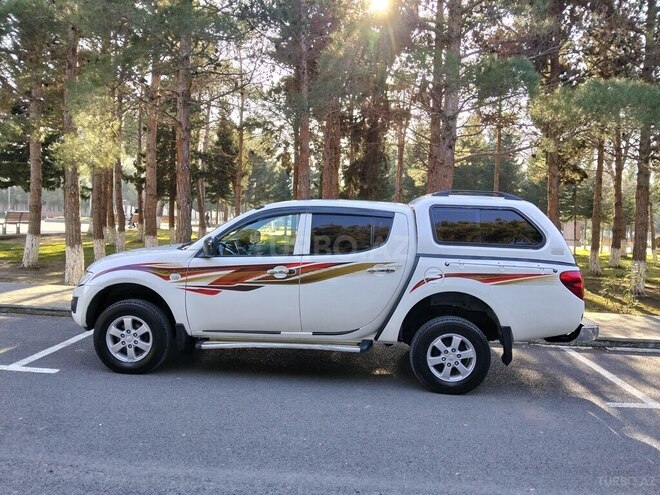 Mitsubishi L200 2012, 278,000 km - 2.5 l - Bakı