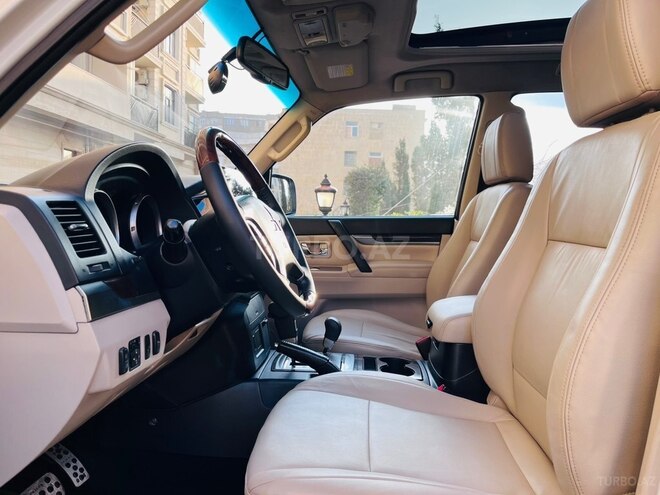 Mitsubishi Pajero 2011, 127,000 km - 3.5 л - Bakı