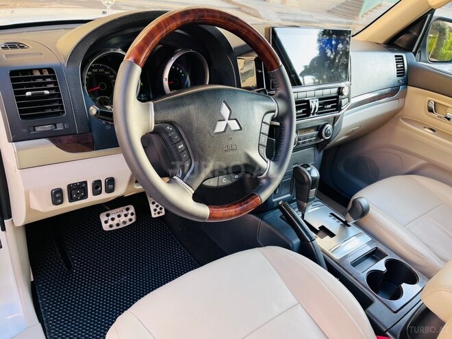 Mitsubishi Pajero 2011, 127,000 km - 3.5 л - Bakı