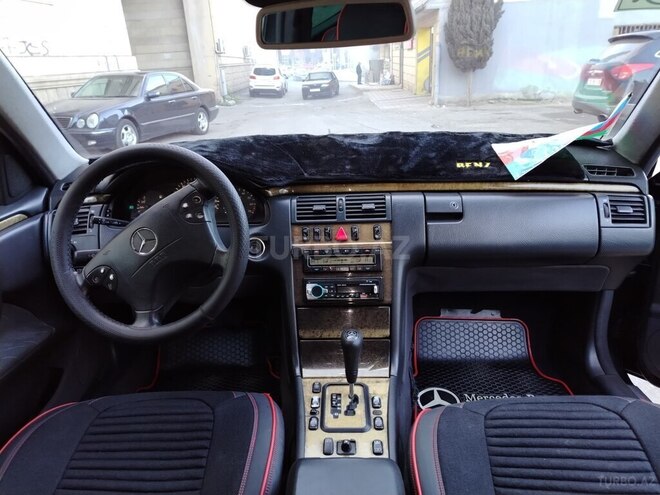 Mercedes E 240 1999, 345,689 km - 2.4 л - Gəncə