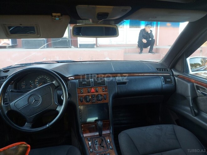 Mercedes E 220 1998, 643,321 km - 2.2 l - İmişli