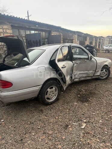 Mercedes E 240 1999, 265,355 km - 2.4 l - Ağstafa