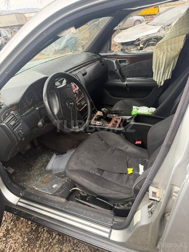 Mercedes E 240 1999, 265,355 km - 2.4 l - Ağstafa