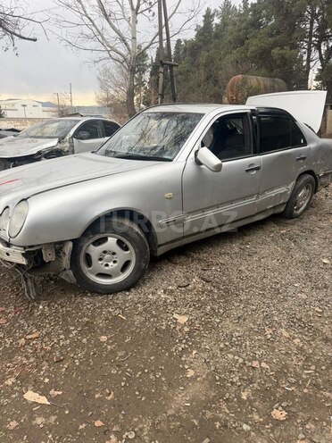 Mercedes E 240 1999, 265,355 km - 2.4 l - Ağstafa