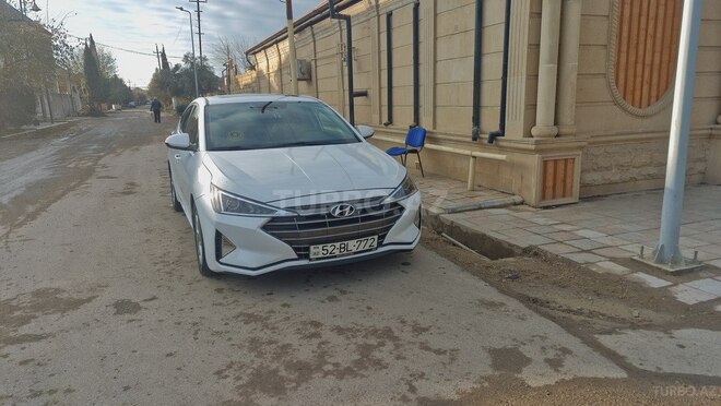 Hyundai Elantra 2019, 284,854 km - 2.0 l - Salyan