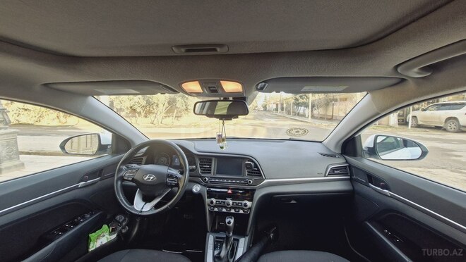 Hyundai Elantra 2019, 284,854 km - 2.0 l - Salyan