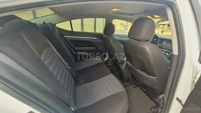 Hyundai Elantra 2019, 284,854 km - 2.0 l - Salyan