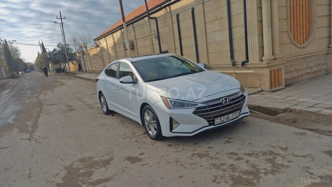 Hyundai Elantra 2019, 284,854 km - 2.0 l - Salyan