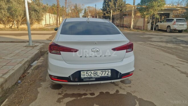 Hyundai Elantra 2019, 284,854 km - 2.0 l - Salyan