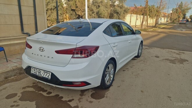 Hyundai Elantra 2019, 284,854 km - 2.0 l - Salyan