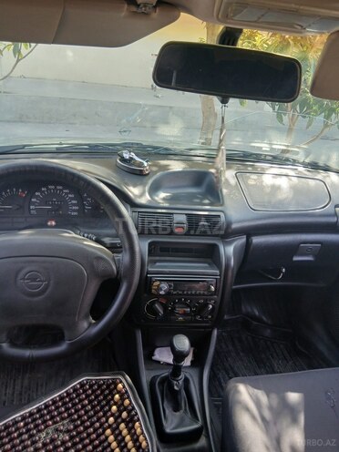 Opel Astra 1995, 300,000 km - 1.6 l - Yevlax