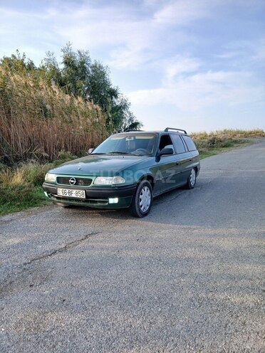 Opel Astra 1995, 300,000 km - 1.6 l - Yevlax