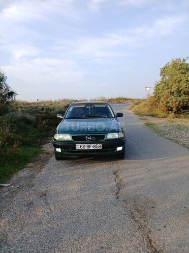 Opel Astra 1995, 300,000 km - 1.6 l - Yevlax