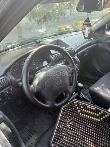 Opel Astra 1995, 300,000 km - 1.6 l - Yevlax