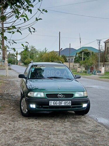 Opel Astra 1995, 300,000 km - 1.6 l - Yevlax