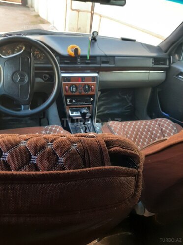 Mercedes E 220 1993, 366,400 km - 2.2 l - Bakı