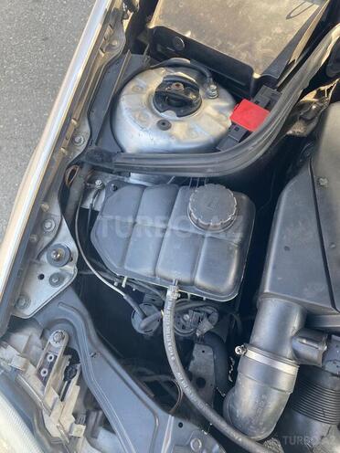 Mercedes C 200 2001, 393,452 km - 2.2 л - Bakı