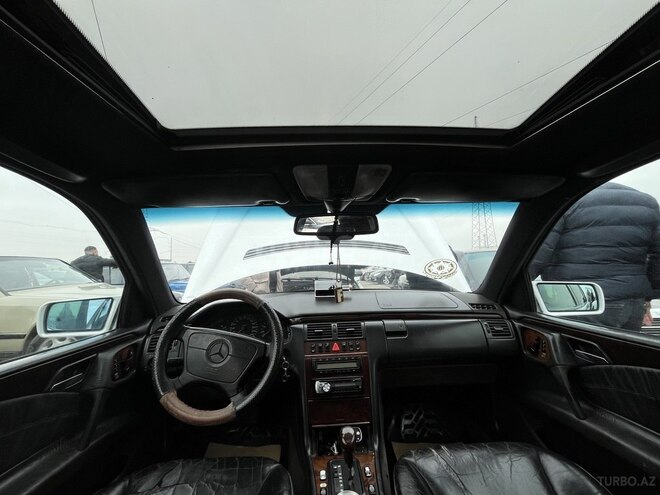 Mercedes E 230 1995, 407,242 km - 2.3 l - Sumqayıt