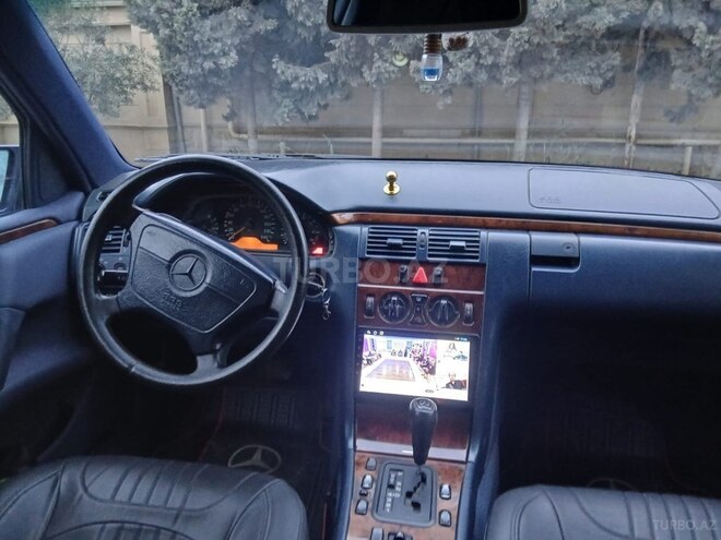 Mercedes E 240 1998, 398,000 km - 2.4 l - Xırdalan