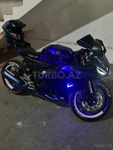 Yamaha R15-1