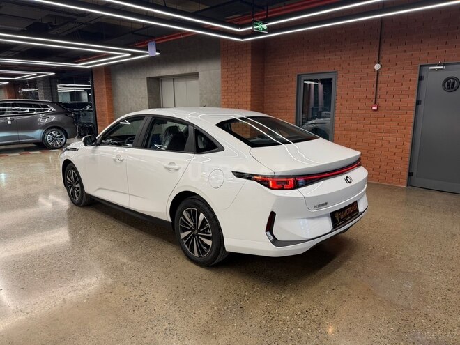 Changan Qiyuan A05-5