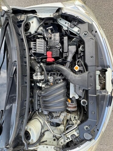 Nissan Tiida-13