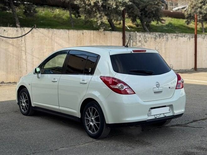 Nissan Tiida-5