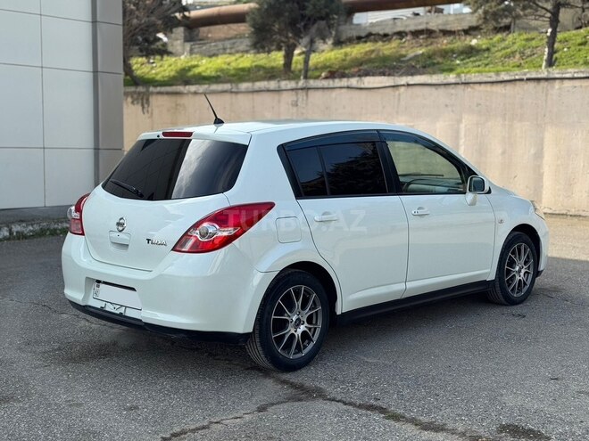 Nissan Tiida-4