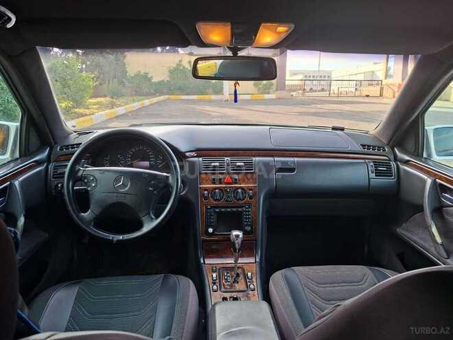 Mercedes E 240 1999, 362,280 km - 2.4 l - Qazax