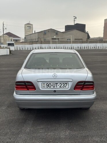 Mercedes E 240 1999, 390,247 km - 2.4 l - Bakı