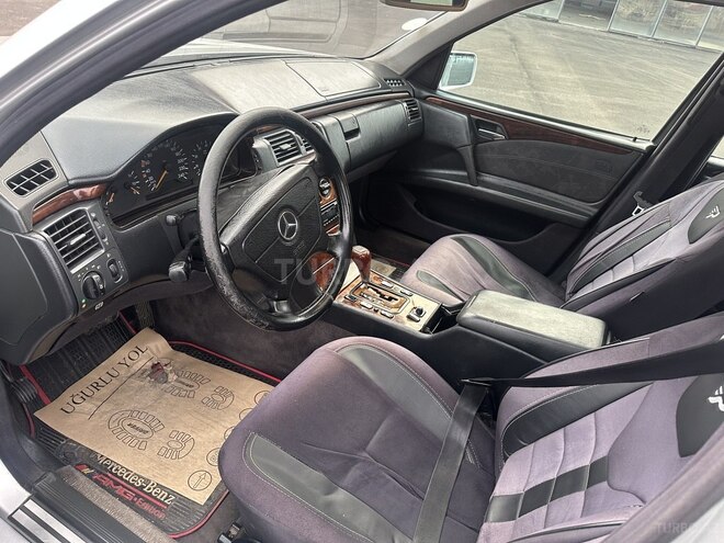 Mercedes E 240 1999, 390,247 km - 2.4 l - Bakı