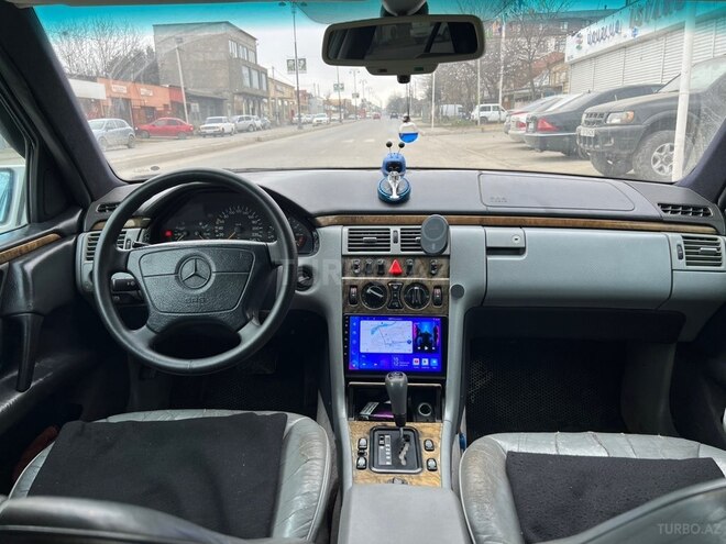 Mercedes E 230 1996, 729,512 km - 2.3 л - Quba