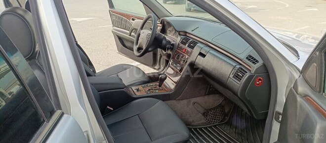 Mercedes E 280 1999, 20,005 km - 2.8 л - Sumqayıt