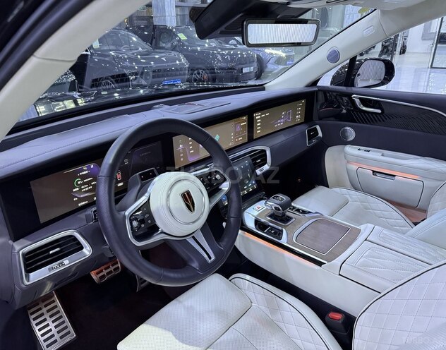Hongqi E-HS9-9