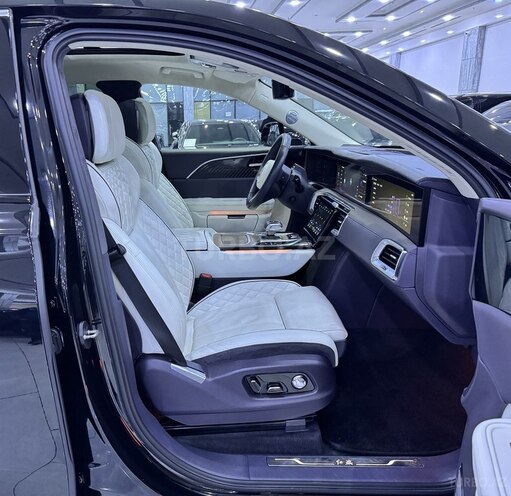 Hongqi E-HS9-12