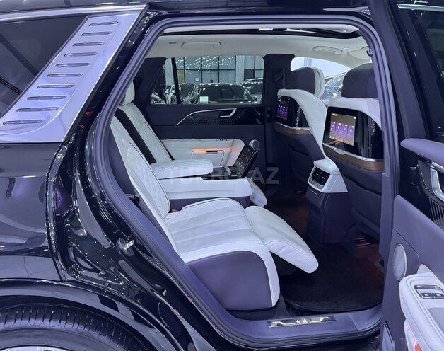 Hongqi E-HS9-13