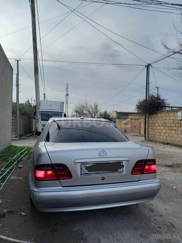 Mercedes E 220 2000, 378,130 km - 2.2 l - Bakı