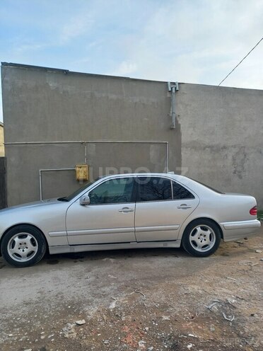 Mercedes E 220 2000, 378,130 km - 2.2 l - Bakı