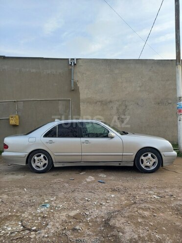 Mercedes E 220 2000, 378,130 km - 2.2 l - Bakı