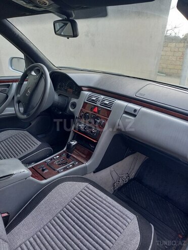 Mercedes E 220 2000, 378,130 km - 2.2 l - Bakı
