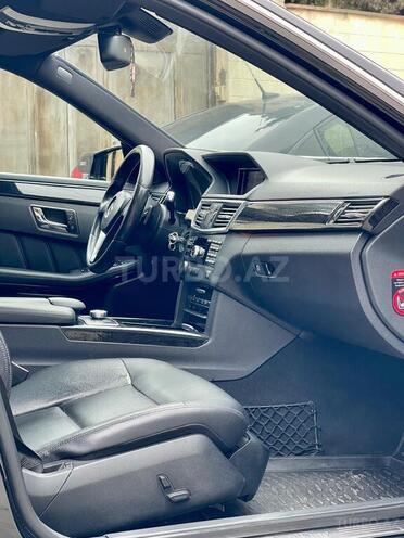 Mercedes E 220-11
