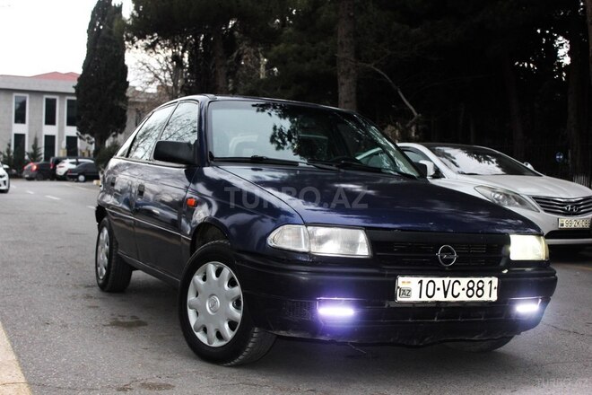 Opel Astra 1995, 327,000 km - 1.6 l - Bakı