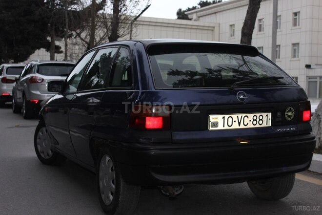Opel Astra 1995, 327,000 km - 1.6 l - Bakı