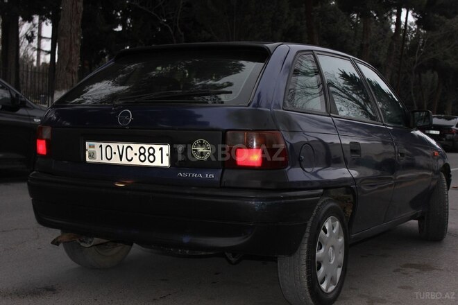 Opel Astra 1995, 327,000 km - 1.6 l - Bakı