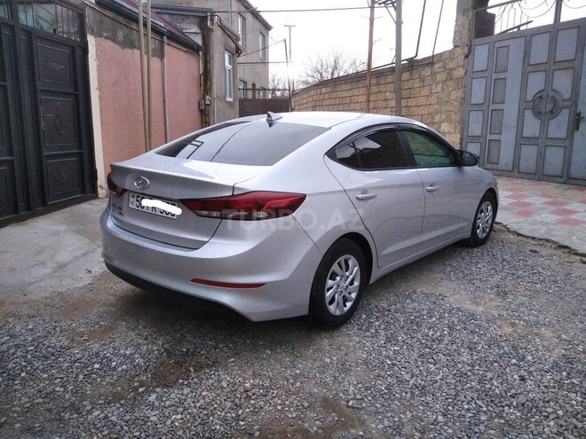 Hyundai Elantra-4
