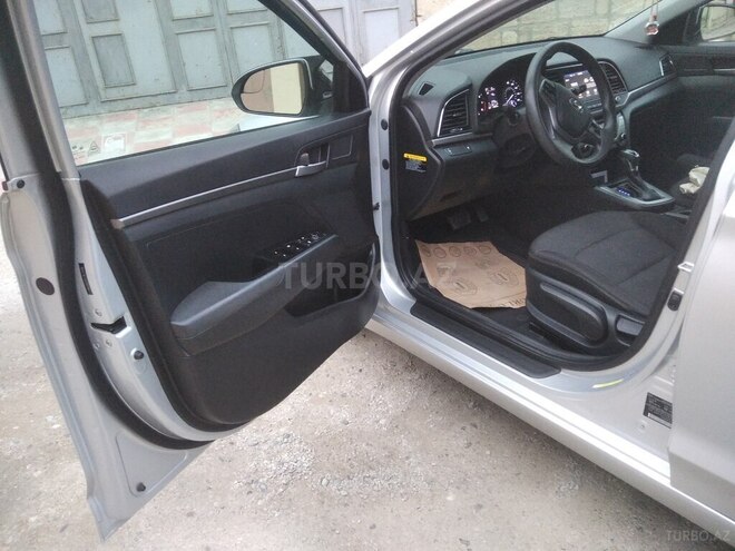 Hyundai Elantra-9