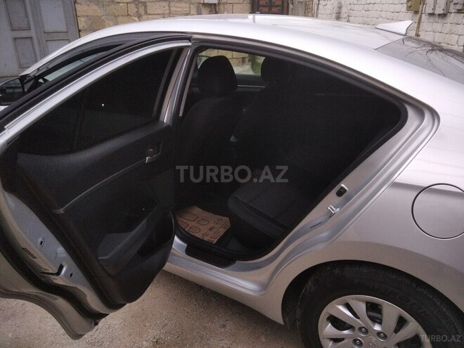 Hyundai Elantra-10