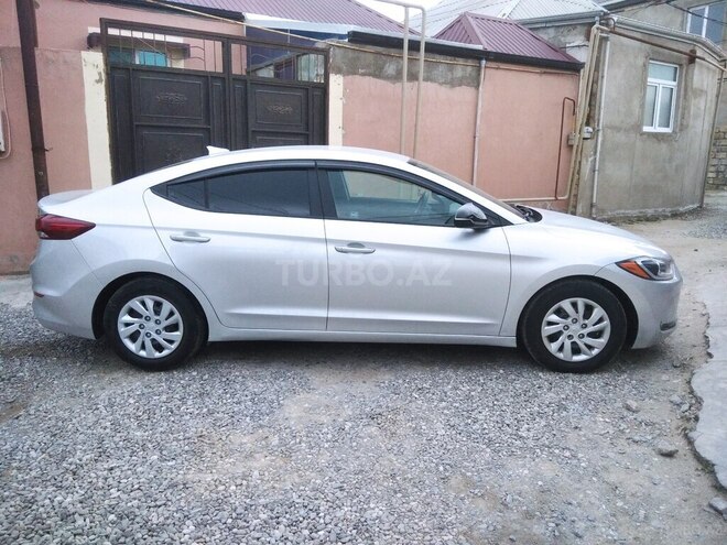 Hyundai Elantra-6