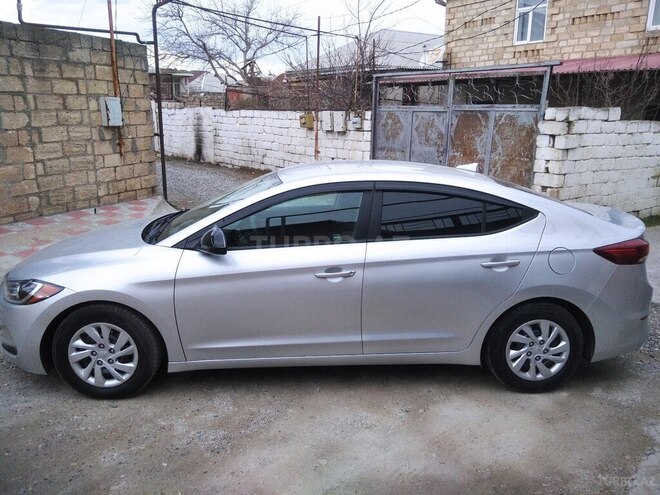 Hyundai Elantra-5