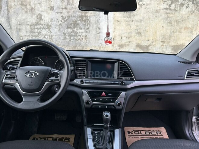 Hyundai Elantra-8